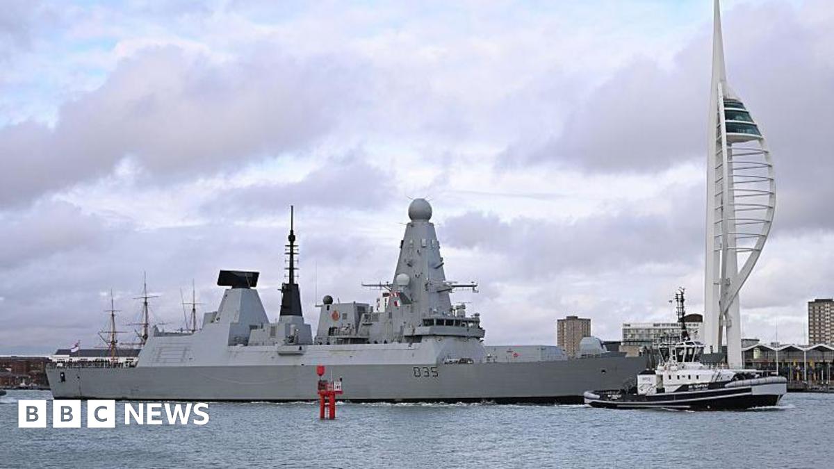 HMS Dragon docks after ‘minor technical issue’