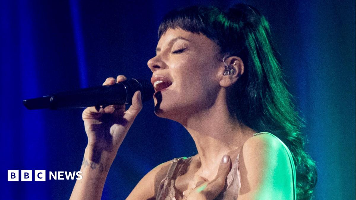 Lily Allen defends tour after some fans criticise show length