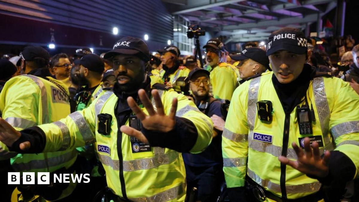 
                            Birmingham sees Maccabi-Villa demos amid 'unprecedented' policing