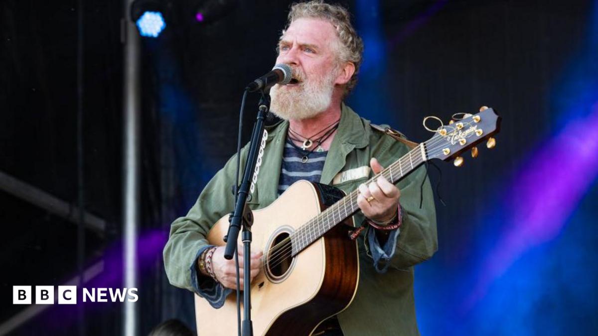 'It's just a loss to Ireland': Fans pay tribute to Glen Hansard at public wake