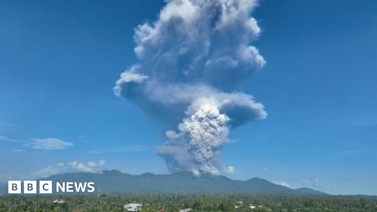 Mount Dukono: Three hikers dead after volcano eruption on Indonesian island