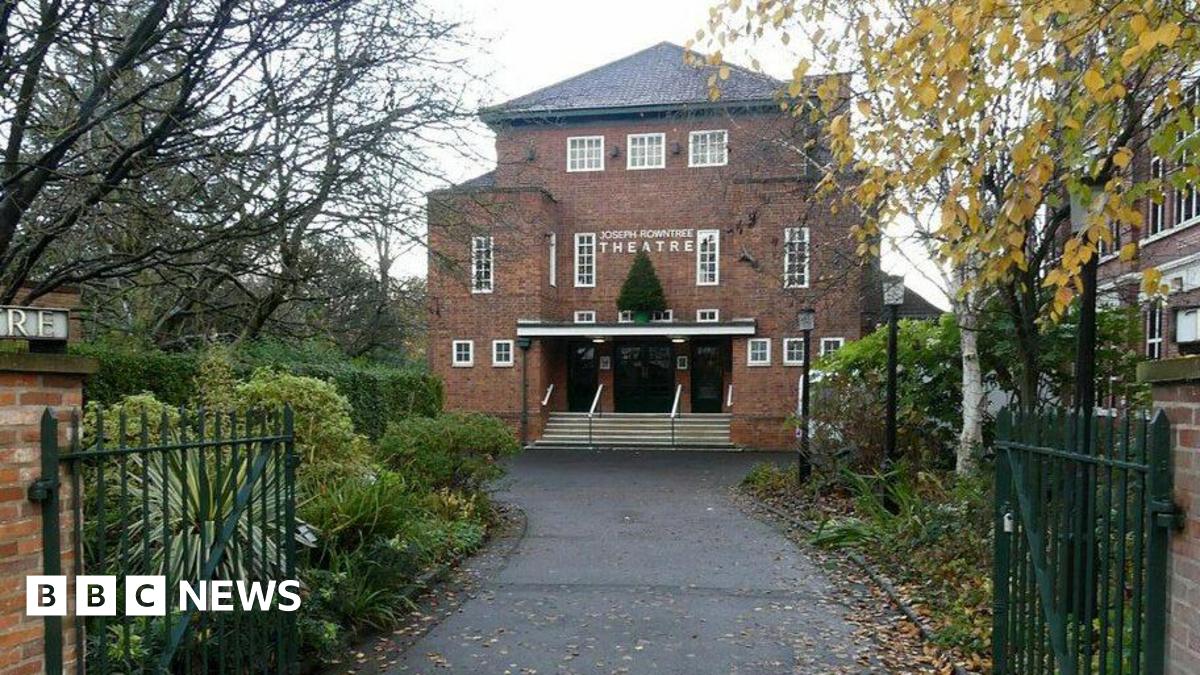 Joseph Rowntree Theatre in York marks 90th year - BBC News