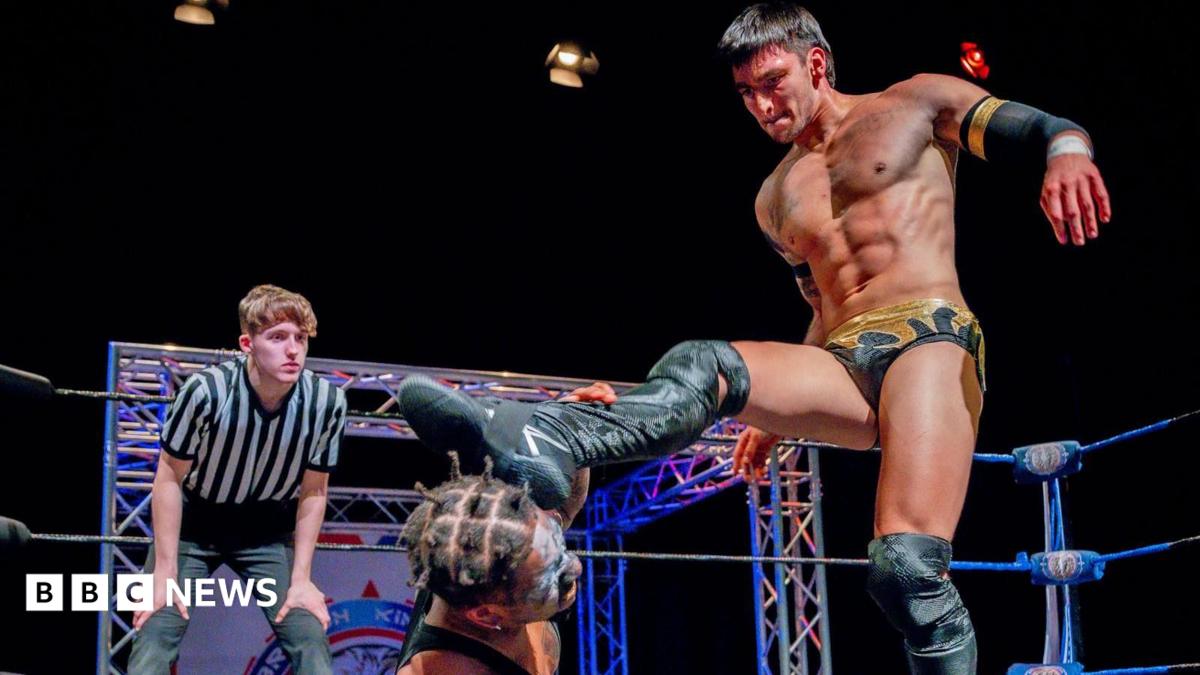 Swindon estate agent quits job for lucha libre career in Mexico