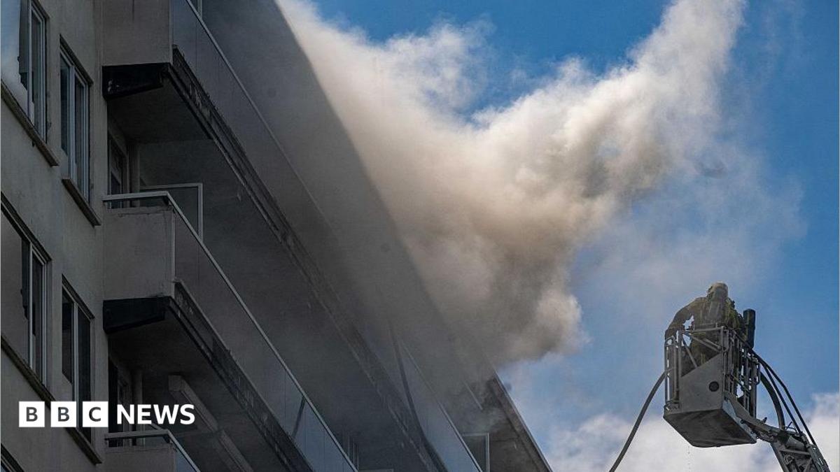 Al menos cinco muertos en un incendio en un bloque de apartamentos de Amberes, según la policía