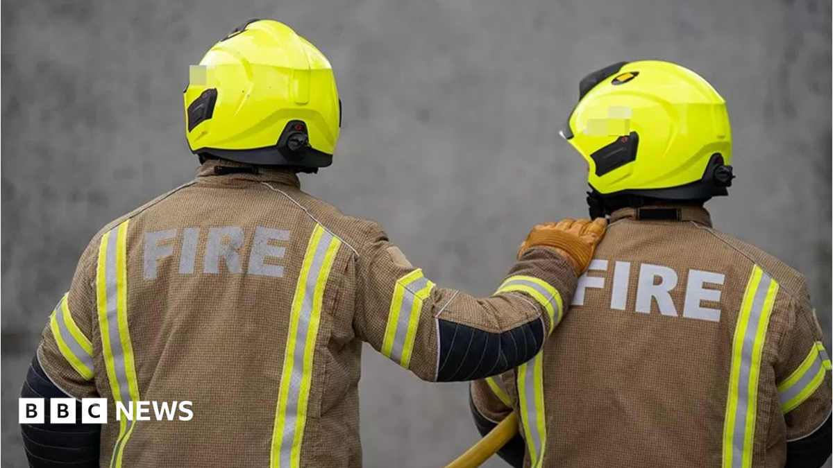 Hot weather linked to 20-acre grassland blaze in Astley