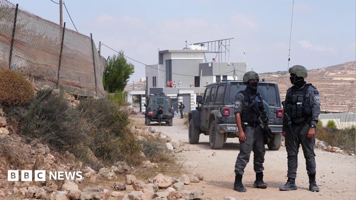 Activists try to deliver aid to Palestinians in homes besieged by Israeli settlers
