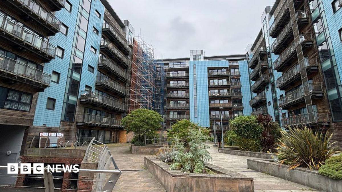 Residents urged to immediately leave Edinburgh flats over 'high fire risk'