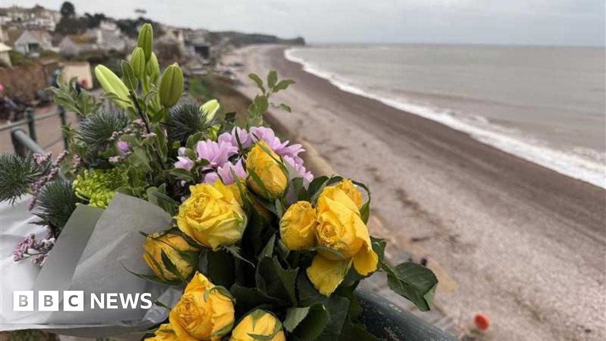 Search for two men missing after Christmas Day swim called off   www.bbc.co.uk