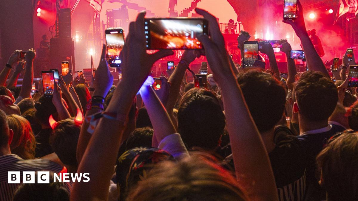 bbc.co.uk - Joe Fay - Why you can't get a signal at festivals and sports matches
