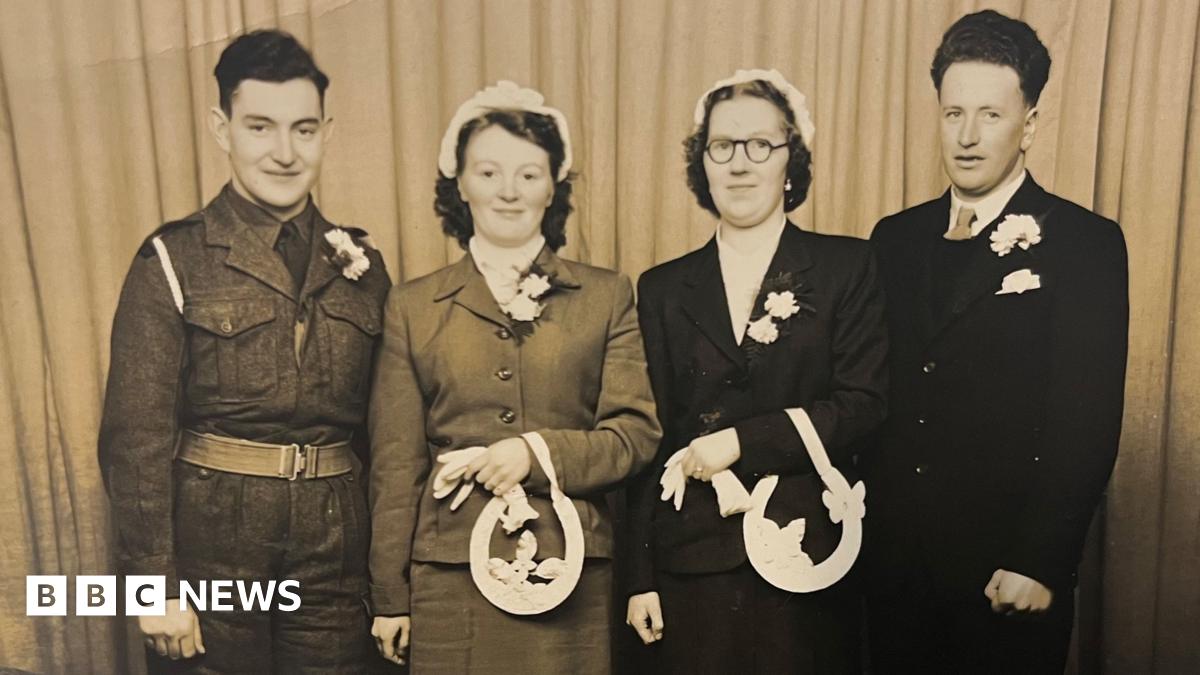 Tommy Budge, Thelma Budge, Violet Flett and Leslie Flett, old wedding day photo of two grooms and brides on their wedding day, one of the men is in uniform.