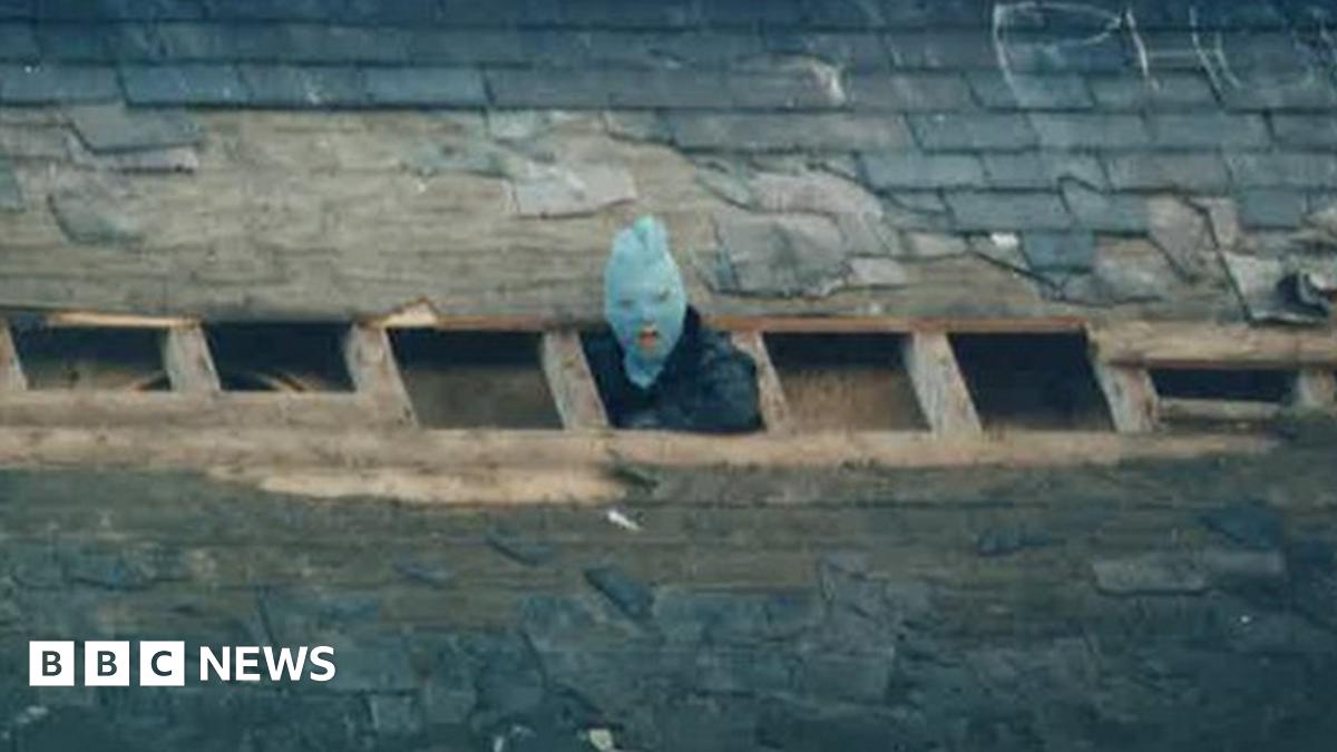 The prison riot that ended with the SAS - BBC News