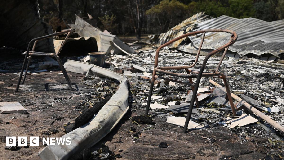 One dead and 300 buildings destroyed in Australia bushfires  www.bbc.co.uk