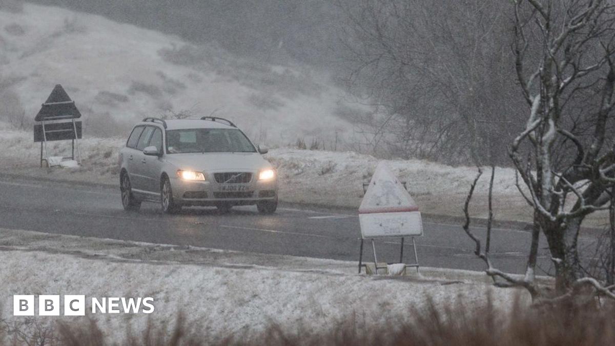 Wales snow: Amber weather warning issued for weekend