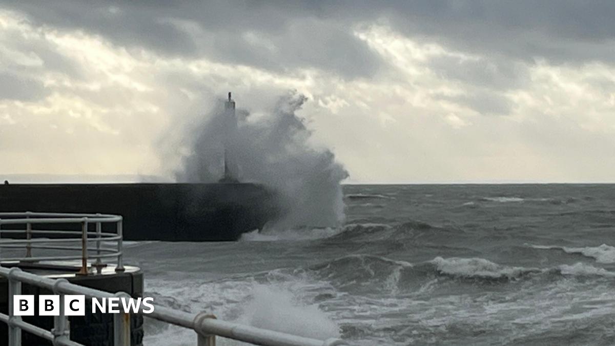 Wales: Storm Éowyn brings power cuts and schools closures