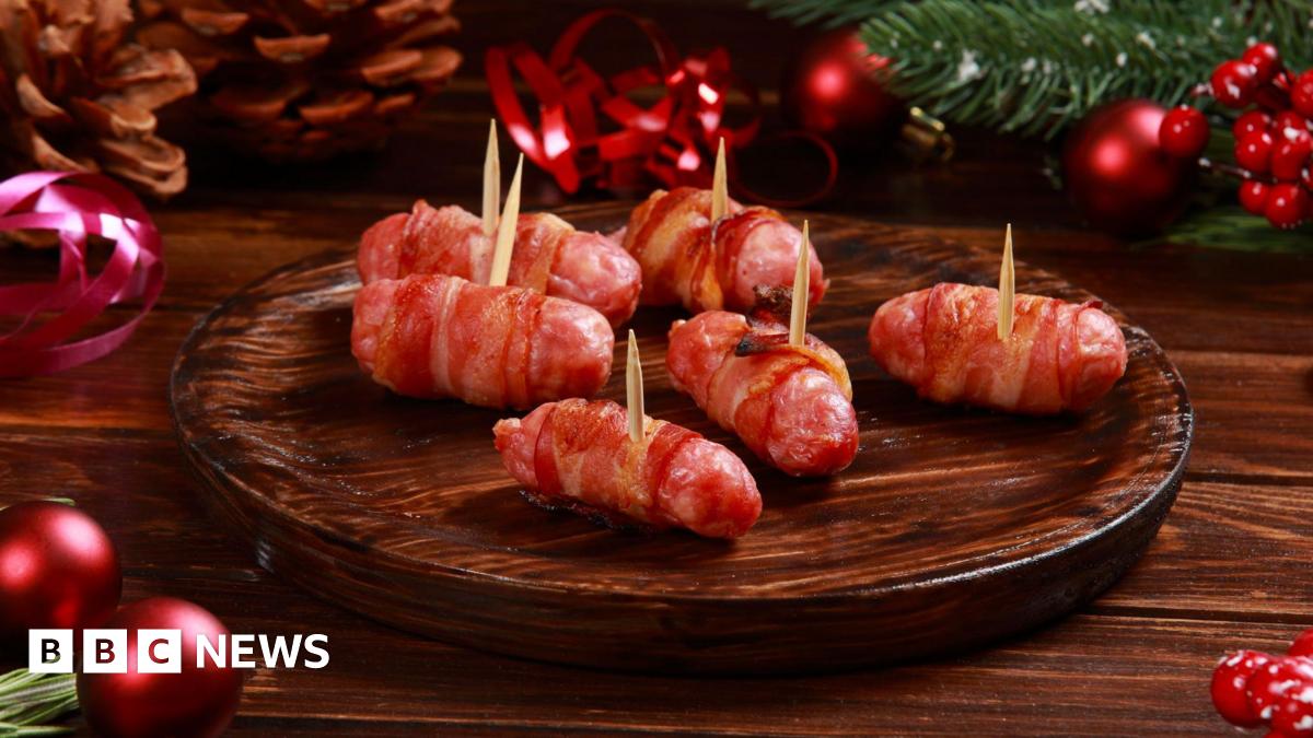 Pigs in blankets and fizz help boost Lidl Christmas sales