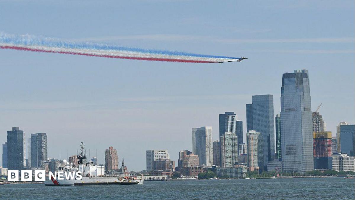 US marks 250th birthday with 850,000 fireworks and a "really long" Trump speech