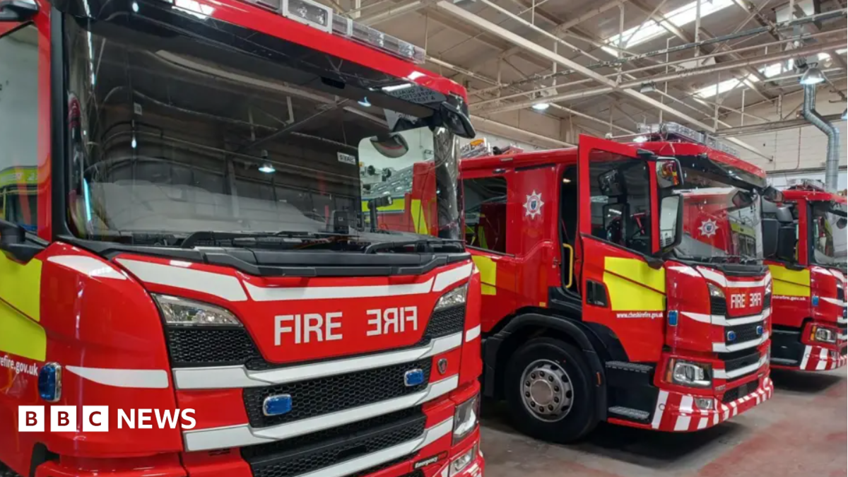 Fire next to railway tracks in Winsford cause train cancellations | Manchester News Fire next to railway tracks in Winsford cause train cancellations | Manchester News