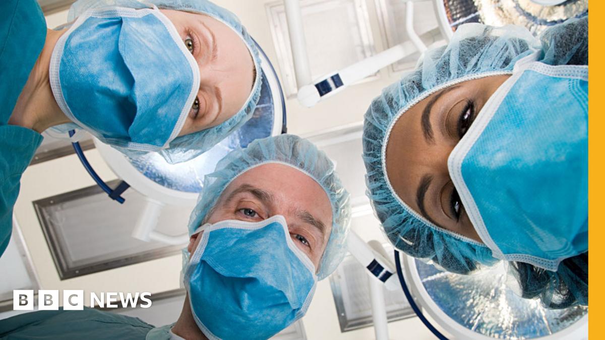 Waking up under the surgeon's knife - BBC News