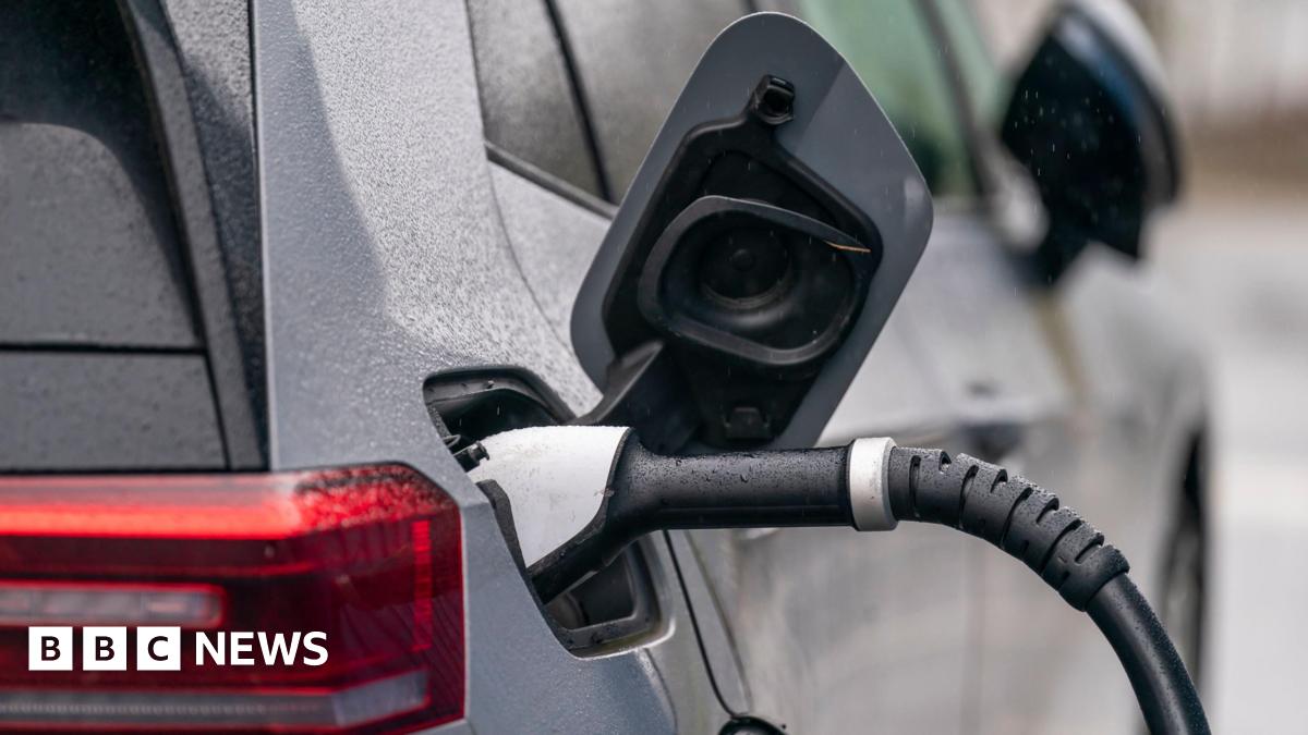 Stormont: Free electric car charging for MLAs despite travel pay