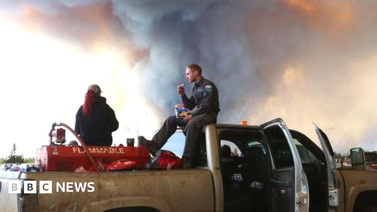 Alberta, Canada, wildfires show no sign of slowing, experts say - BBC News