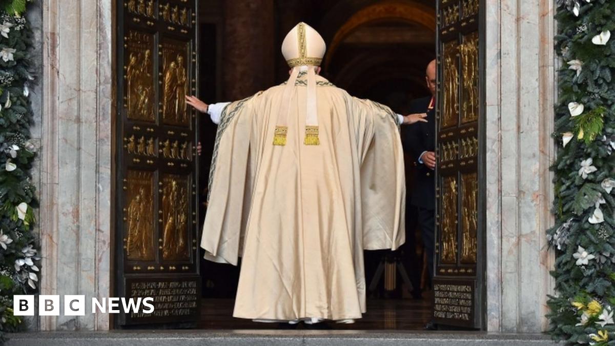 Pope Francis opens St Peter's Holy Door to launch jubilee - BBC News