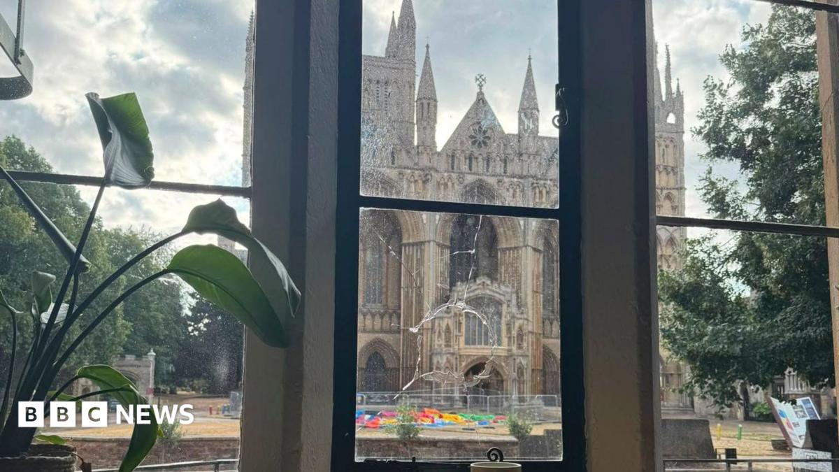 Thief breaks into cafe in cathedral grounds