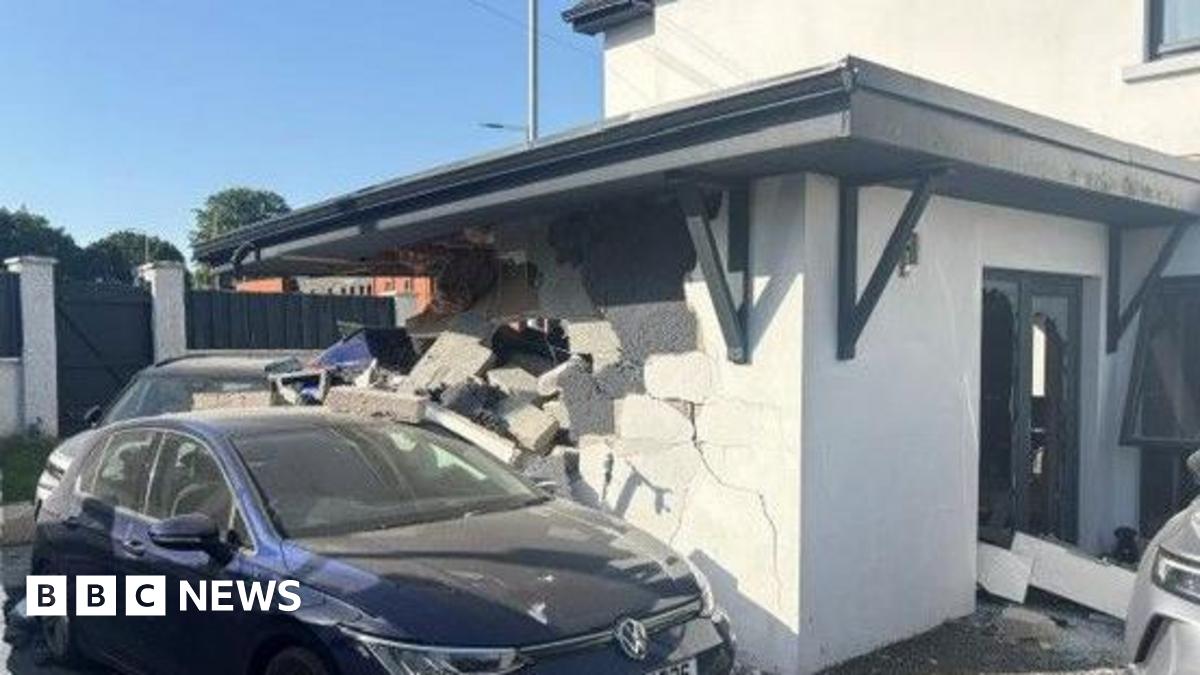 South Belfast: Two people arrested after car crashes into property