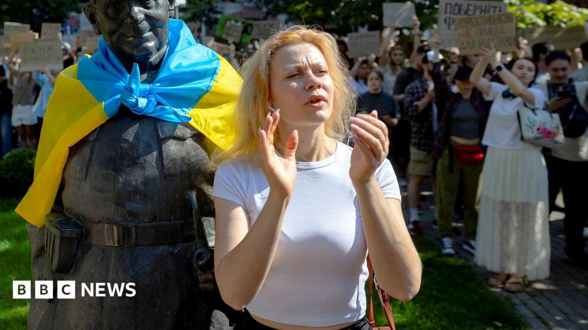 Protests in Ukrainian cities against Zelensky's removal of defence minister