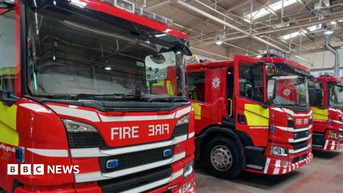 Ellesmere Port: Police warning after reports youths started fires