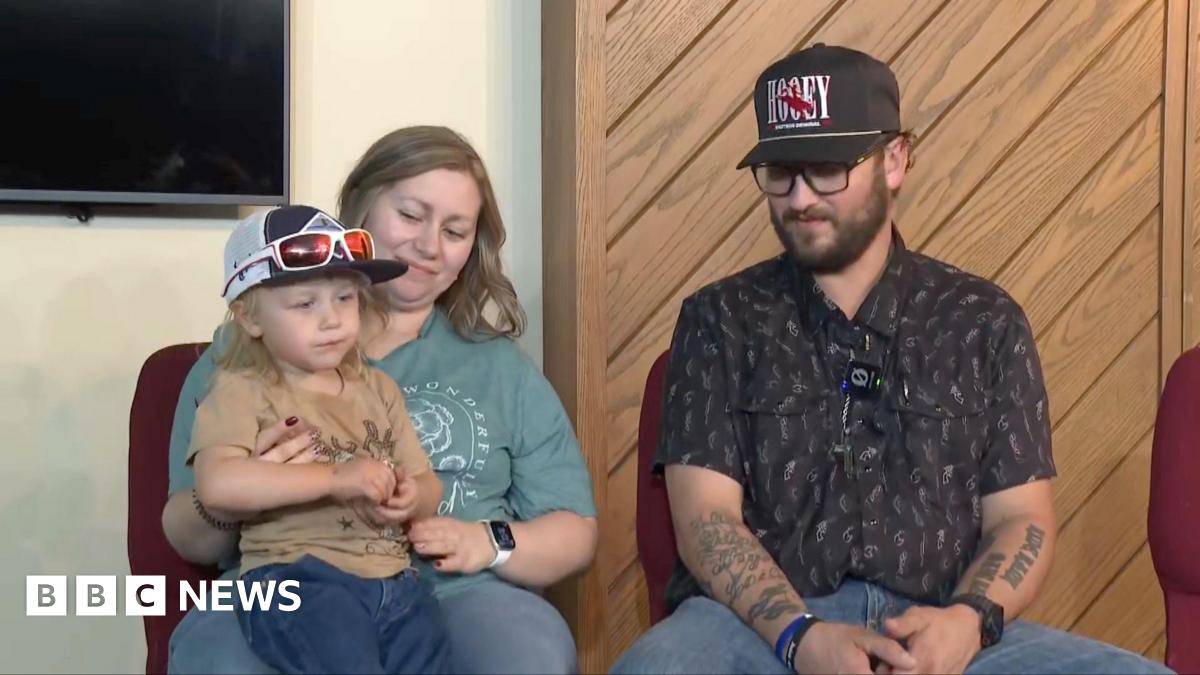 Nebraksa police shoot knife-wielding woman who kidnapped child from Walmart