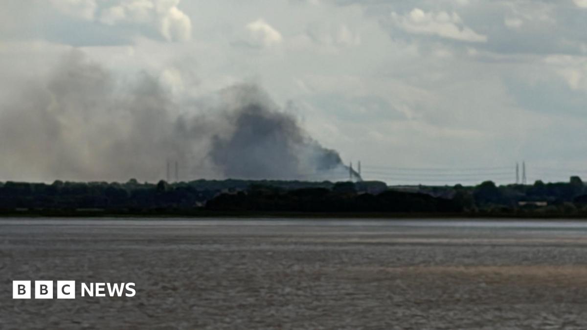 Warning as crews tackle large field fire in North Lincolnshire