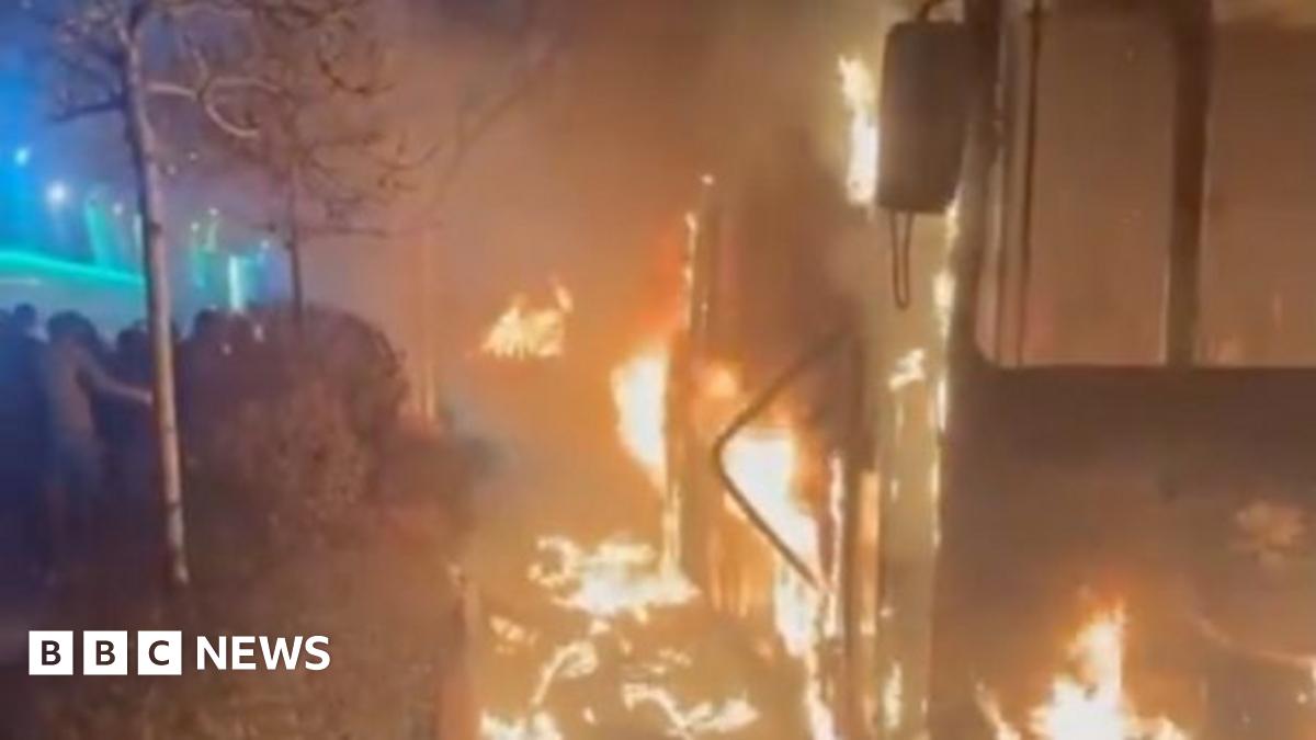 
                            Iran protesters defy crackdown as videos show violent clashes