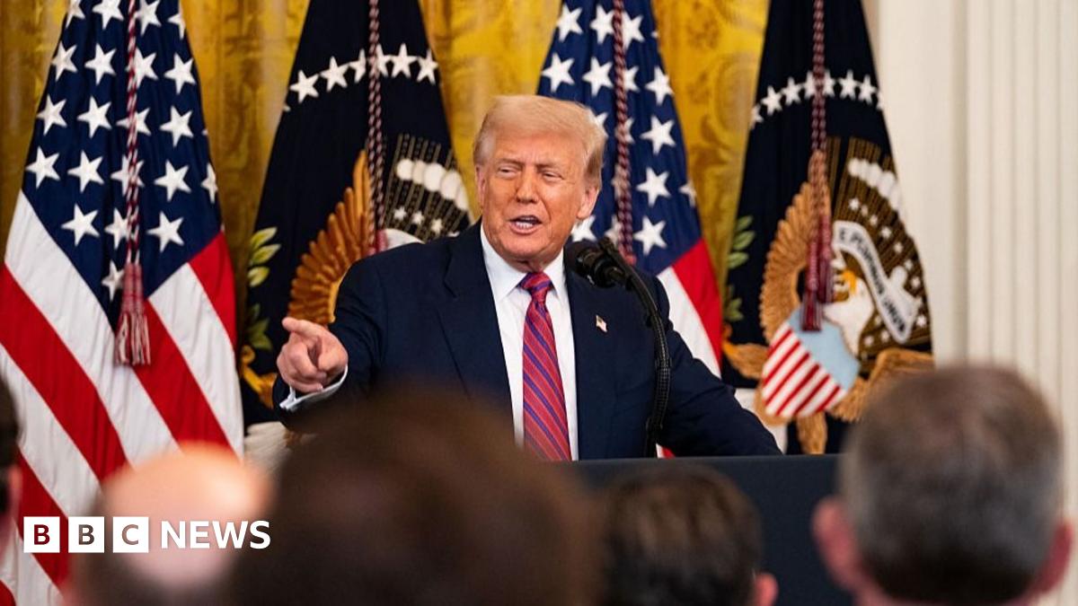 Trump speaks in Oval Office as justice department requests meeting with Epstein co-conspirator - live updates thumbnail