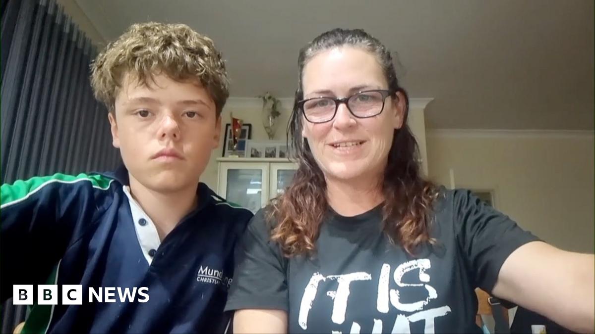 
                            Austin Applebee: Australia boy, 13, describes swim to save family