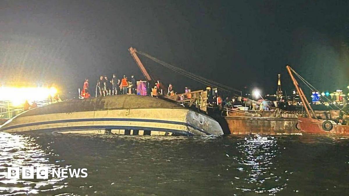 Ha Long Bay: Dozens dead after tourist boat capsizes in Vietnam