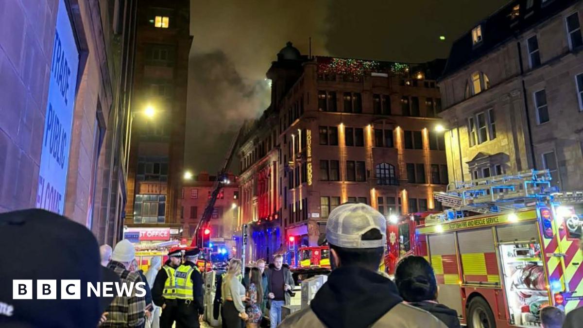 
                            Large fire at Glasgow city centre hotel