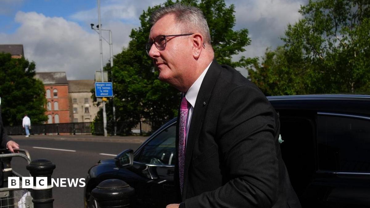 Jeffrey Donaldson sex abuse accusers 'not sufficiently reliable' for a guilty verdict, jury told