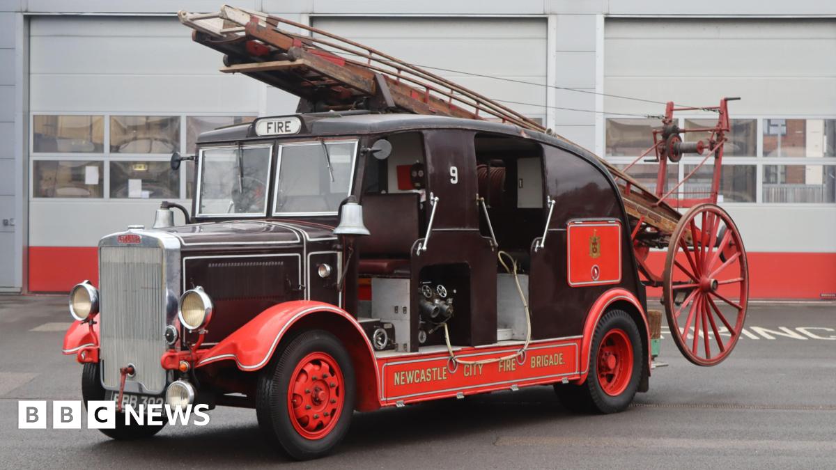 Vintage North East fire engines donated to Beamish Museum - BBC News