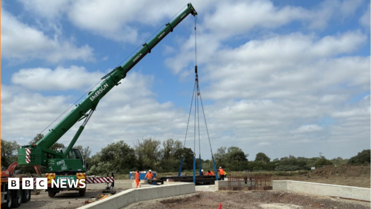 Key link installed in historic canal restoration