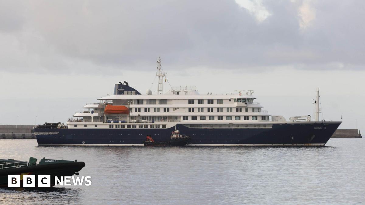 Plane carrying virus-stricken cruise ship passengers lands in UK