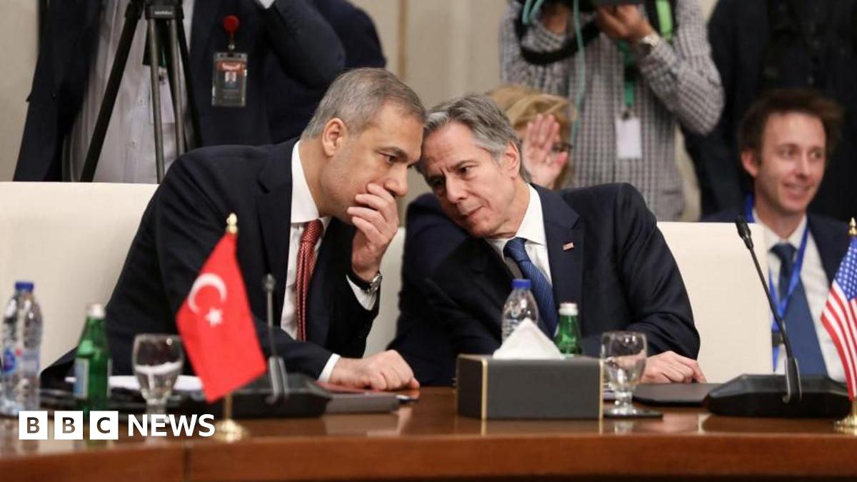 US, Turkey and Arab officials back peaceful transition in Syria