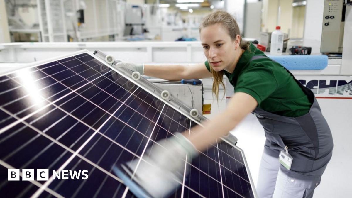 Most new build homes must be fitted with solar panels - Miliband