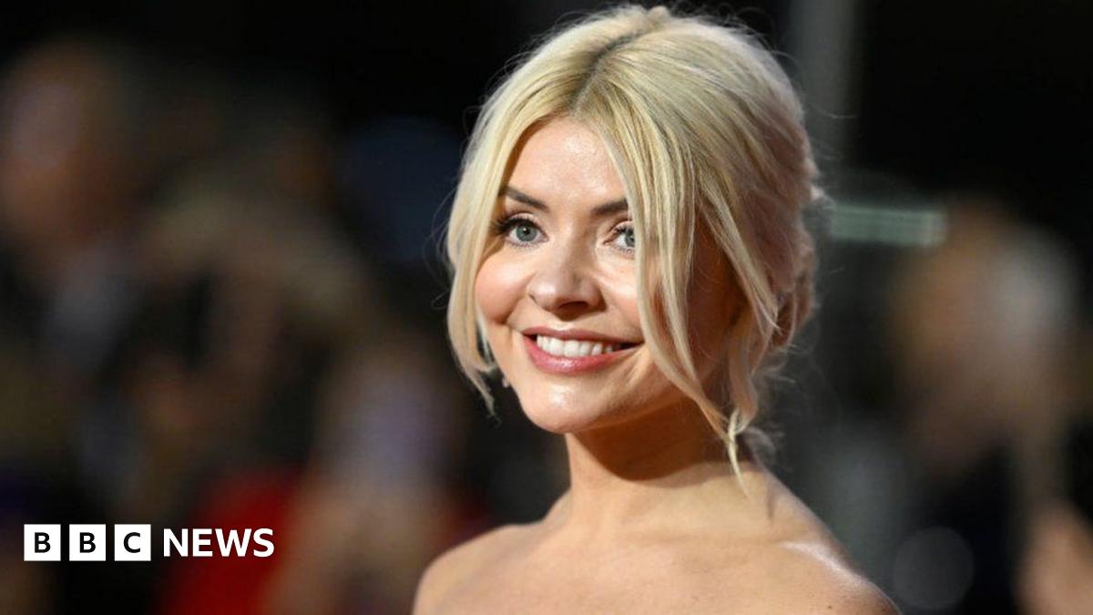 Holly Willoughby kidnap trial hears evidence from defendant - BBC News