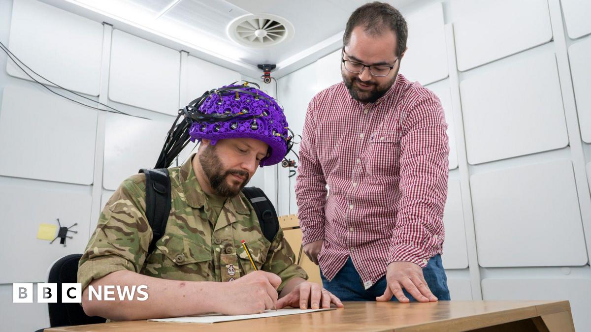 'First of its kind' scanner to study blast trauma in soldiers - BBC News