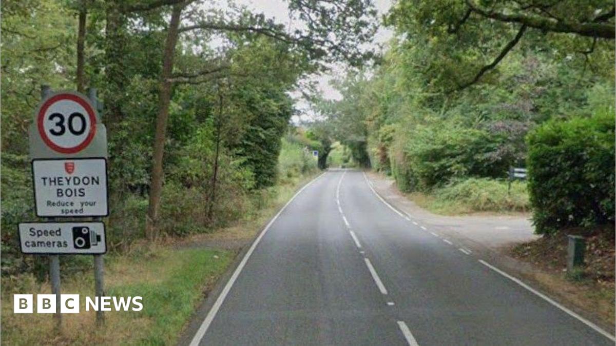 Two teenagers killed in Theydon Bois B172 crash