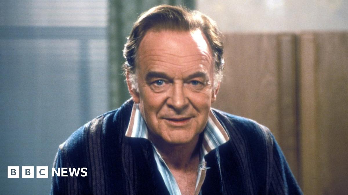 Tony Britton dies aged 95, daughter Fern Britton confirms