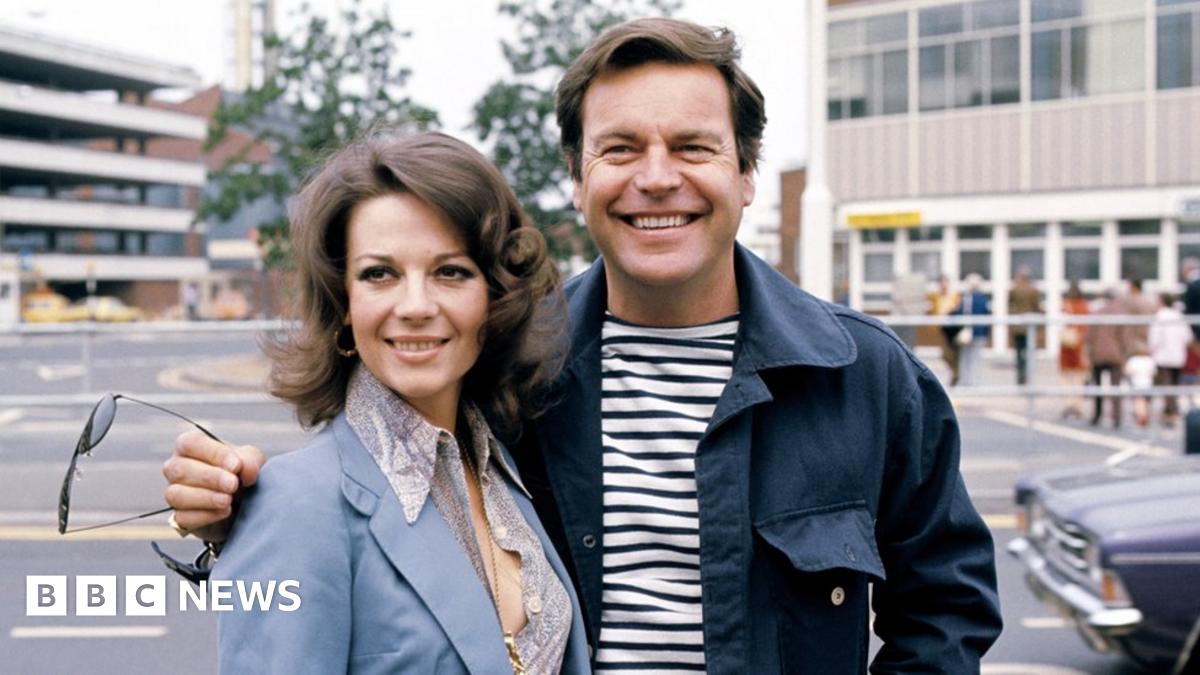 Natalie Wood death: Police say Robert Wagner 'person of interest' - BBC News