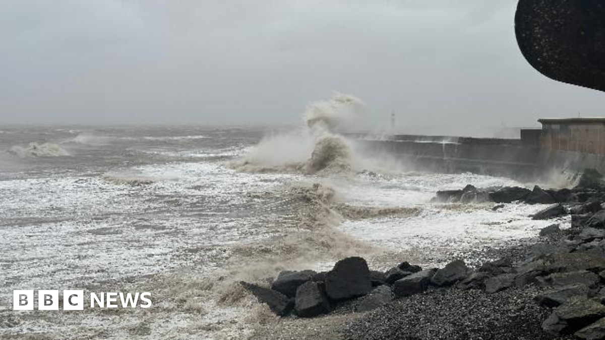 Storm Darragh: Blackouts, travel delays and roof flying off