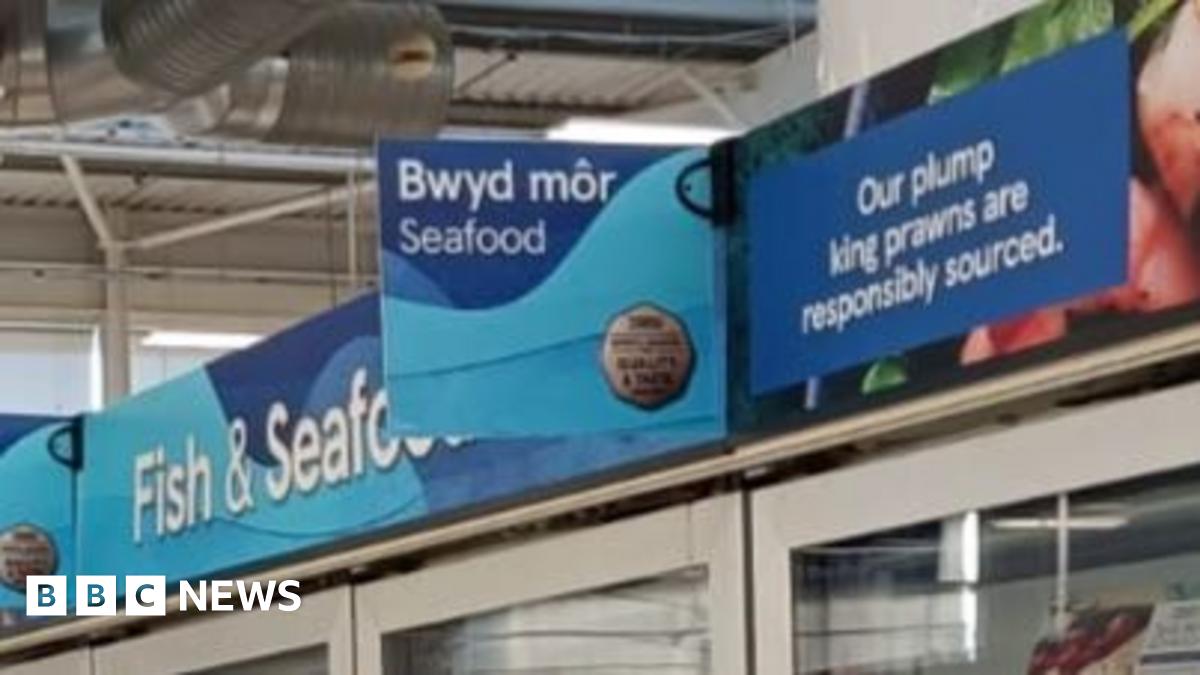 
                            Welsh language signs spotted in Helston Tesco in Cornwall