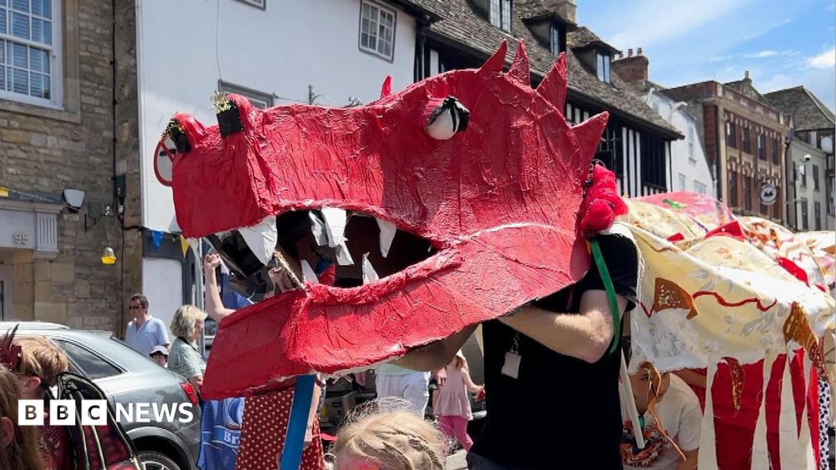 Burford welcomes return of historical dragon parade